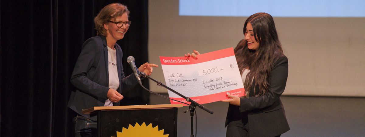 Lale Gül reçoit le Prix littéraire des lycéens de l’Euregio 2023!