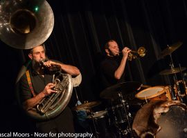 Borderlines – Euregion Poetry Slam: De grote finale op 22 november 2019 in het Ludwig Forum Aken met muziek door Le Sousa Schleb. Foto: © Pascal Moors.