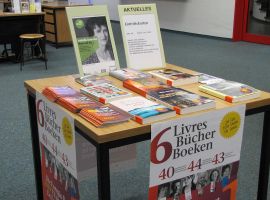 Büchertisch in der Stadtbibliothek Aachen mit den Nominierungen für den „Euregio-Schüler-Literaturpreis“ 2019.