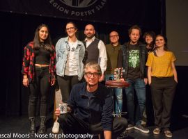 Borderlines - Euregion Poetry Slam 2019 | Finale: Destina Demir, Barbara Roherwasser, Alexander Bach, Markim Pause (op de voorgrond), Jan Widdershoven, Rik Sprenkels, Monique Hendriks, Jo An Westerveld. Foto: © Pascal Moors.