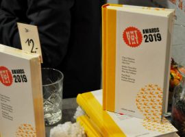 Euregionale Nachwuchsliteratur schwarz auf weiß: der aktuelle Band der NXT TXT Awards.