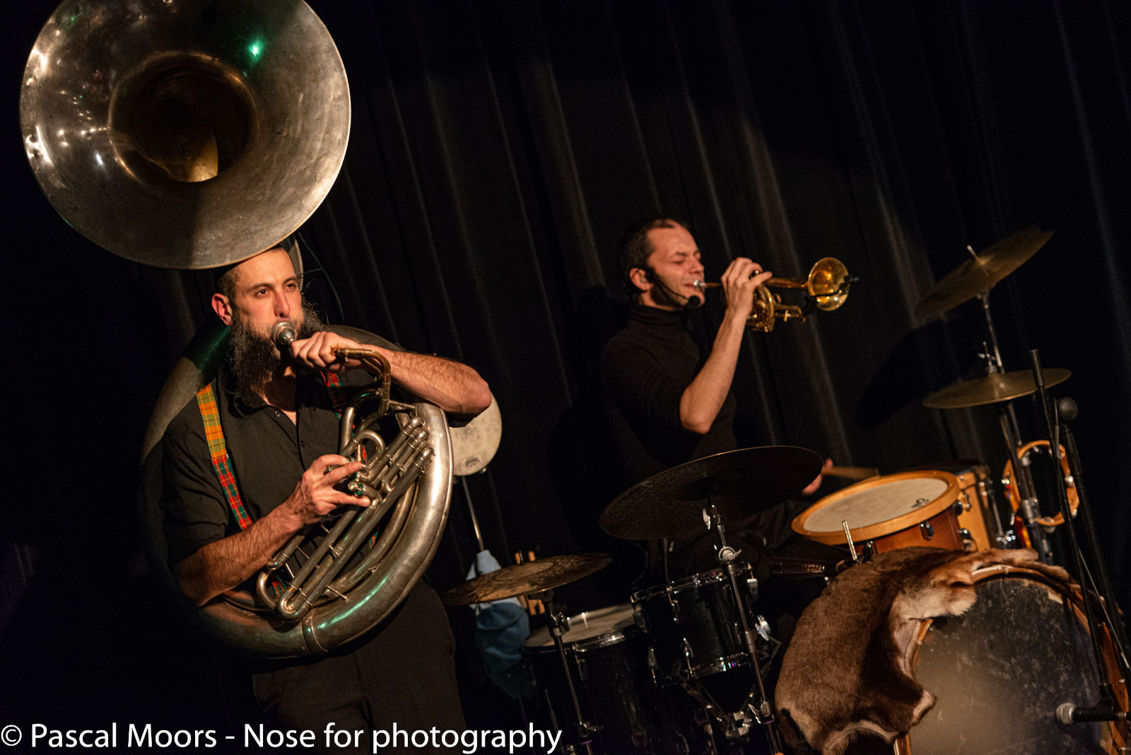 Borderlines – Euregion Poetry Slam: De grote finale op 22 november 2019 in het Ludwig Forum Aken met muziek door Le Sousa Schleb. Foto: © Pascal Moors.